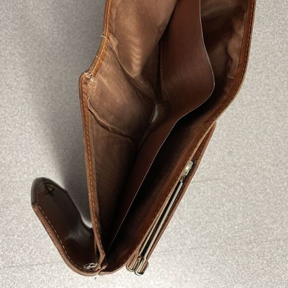 Vtg Dooney Bourke Wallet Pebbled Leather Cream Brown Tri Fold Cash Card Kisslock - Picture 9 of 11